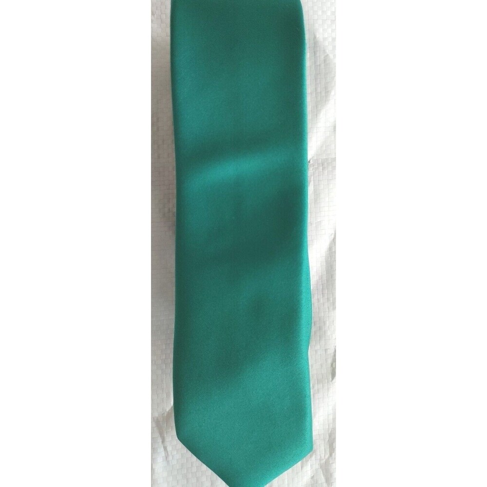 Azazie Jungle Green Matte Satin Men’s Tie.  Appears To Be Unworn.